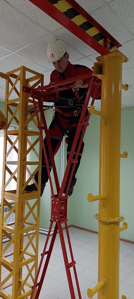 г.Котельниково. Компания "Еврохим-Волгакалий" использует полигон «Альпинист» для обучения на высоте