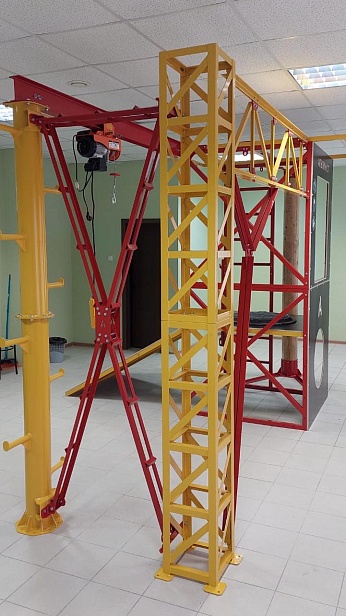 г.Котельниково. Компания "Еврохим-Волгакалий" использует полигон «Альпинист» для обучения на высоте